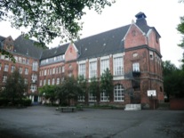 Schulgebäude Bild 2